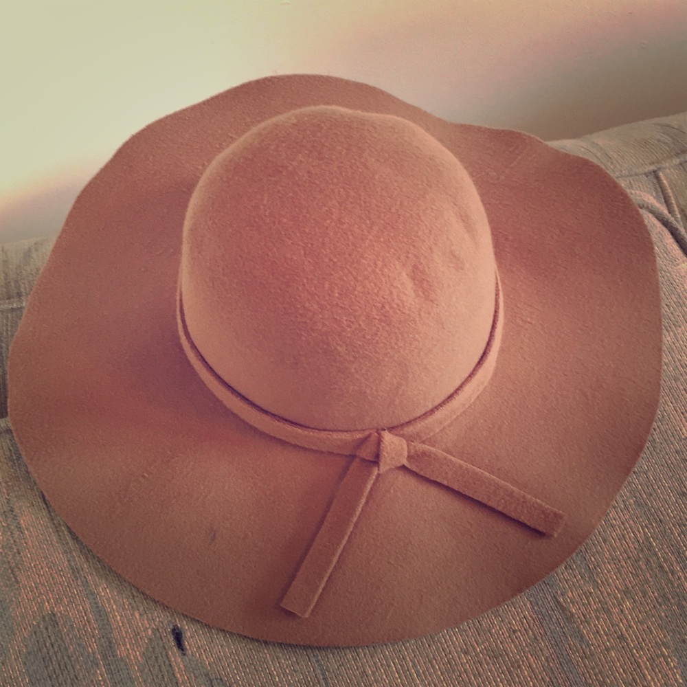 Caramel floppy hat